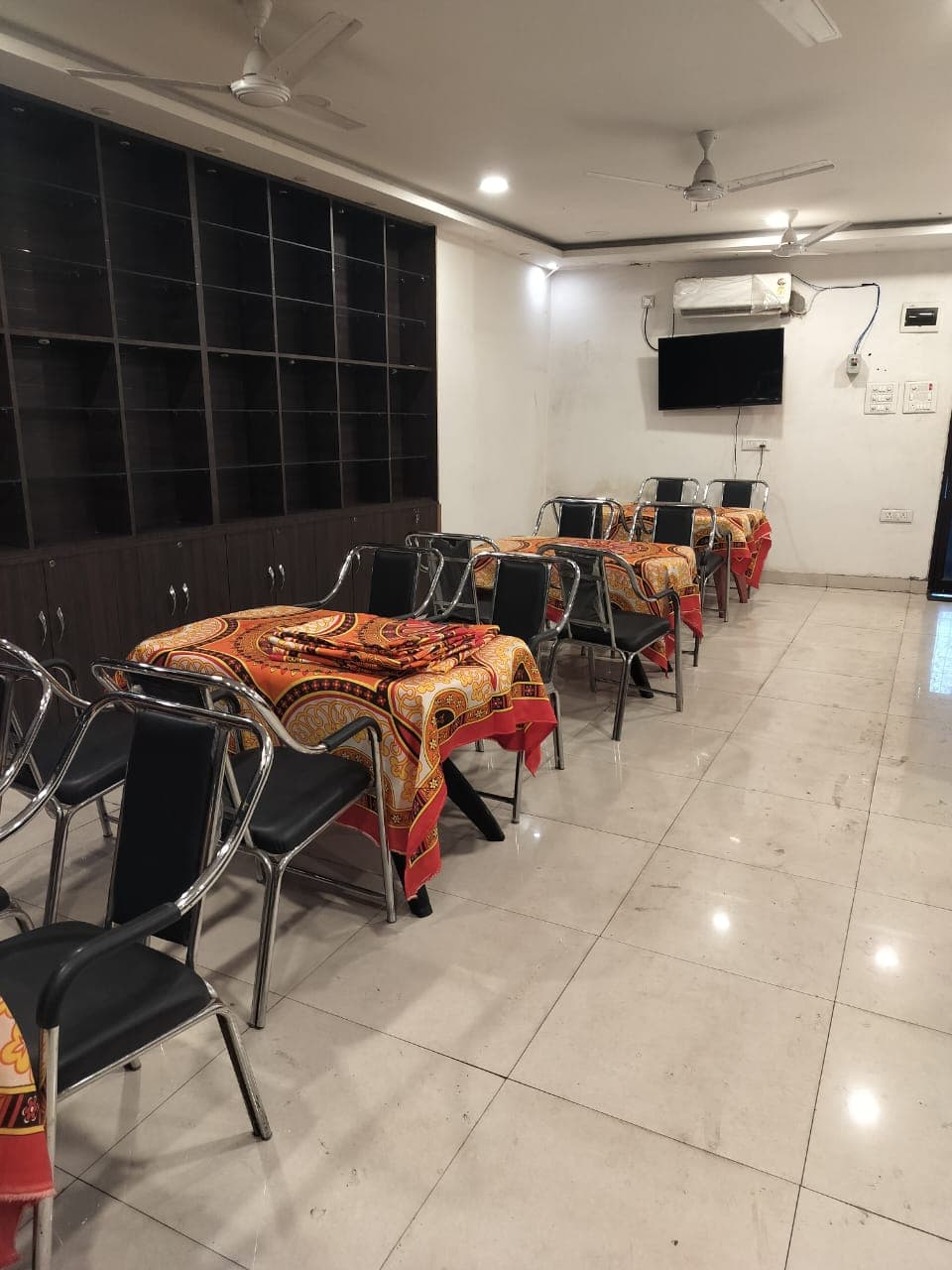 Sri Ram Hotel Exterior